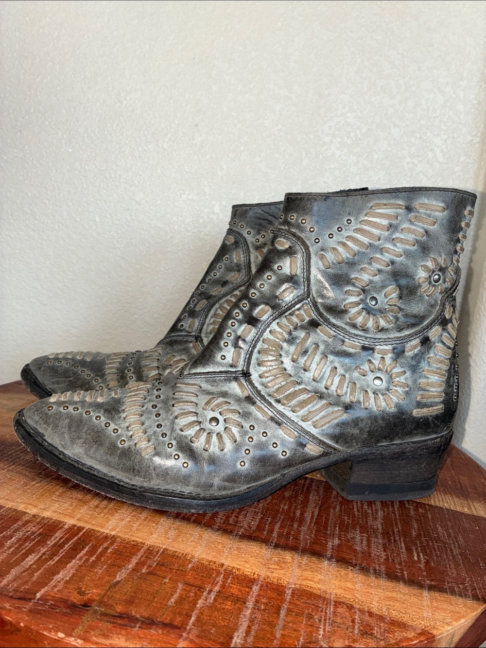 Matisse Ankle Boots Women's 9, Gray Studded Western Lacing, zipper, "Fiesta" euc - Picture 3 of 16